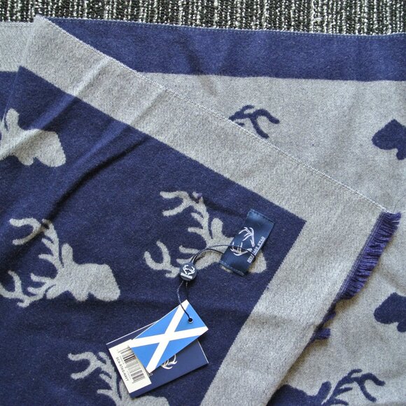 Supersoft Stag Scarf Scottish Soft Touch Reversible Shawl with Short fringe-Navy - Picture 4 of 7